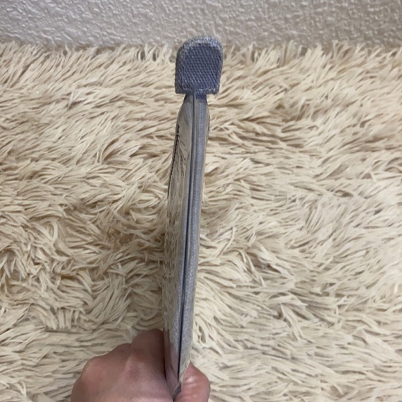 Fondation Louis Vuitton Grey Zipper Pouch - Picture 6 of 8